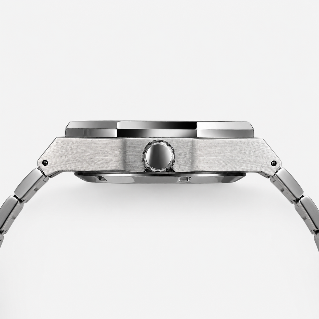 Lumani Silverのケース側面、リューズとブレスレットの接続部